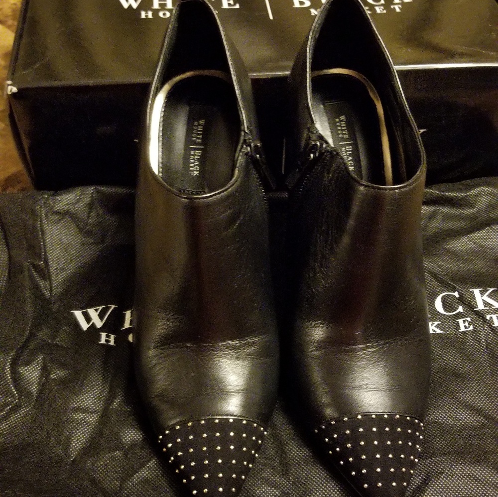 Black leather bootie
